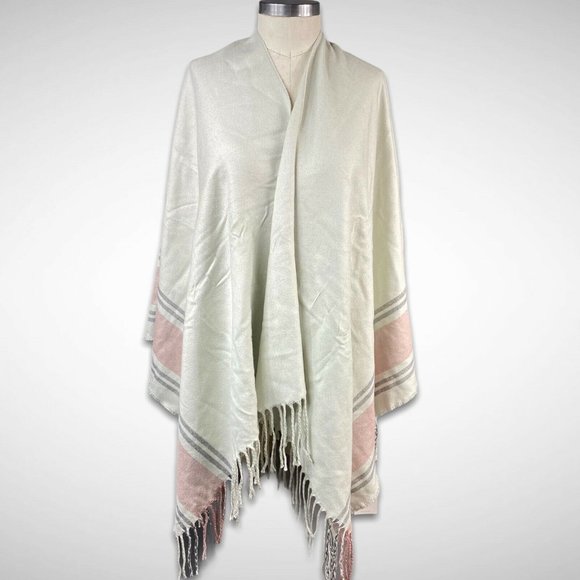 Siizu Tops - Siizu Causebox NWT $115 Luxury Poncho Wrap Cape